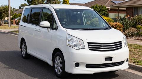 Toyota Noah 2008-2013
